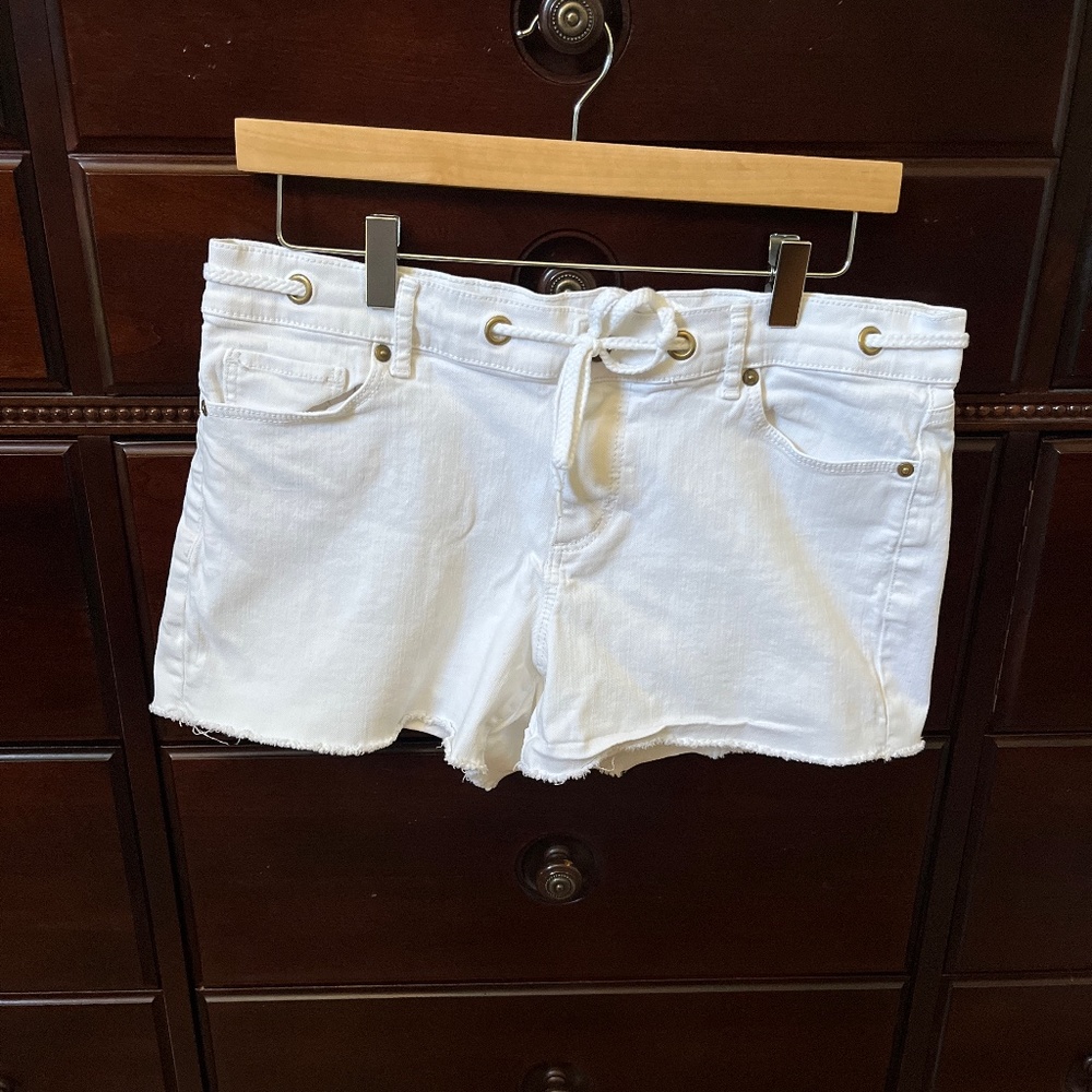 LOFT white shorts with frayed bottom